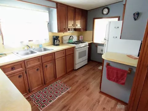 Kitchen - 264 274 Flynn, Gladwin, MI 48624 photo 1 of 5