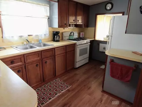 Kitchen - 264 274 Flynn, Gladwin, MI 48624 photo 5 of 5