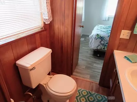 Bath - 264 274 Flynn, Gladwin, MI 48624 photo 2 of 3