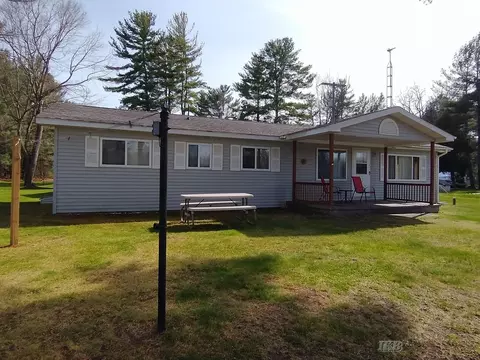 Exterior - 264 274 Flynn, Gladwin, MI 48624 photo 6 of 16