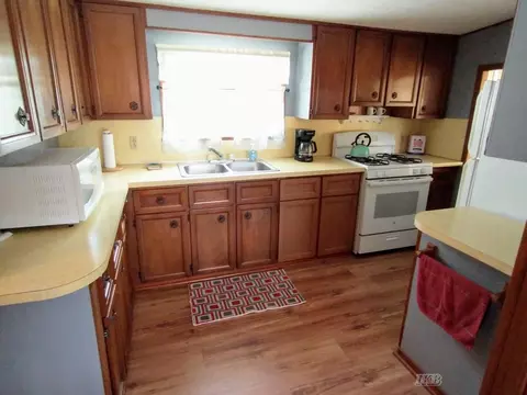 Kitchen - 264 274 Flynn, Gladwin, MI 48624 photo 2 of 5
