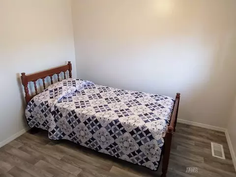 Bedroom - 264 274 Flynn, Gladwin, MI 48624 photo 3 of 4