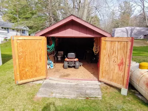 Exterior - 264 274 Flynn, Gladwin, MI 48624 photo 7 of 16