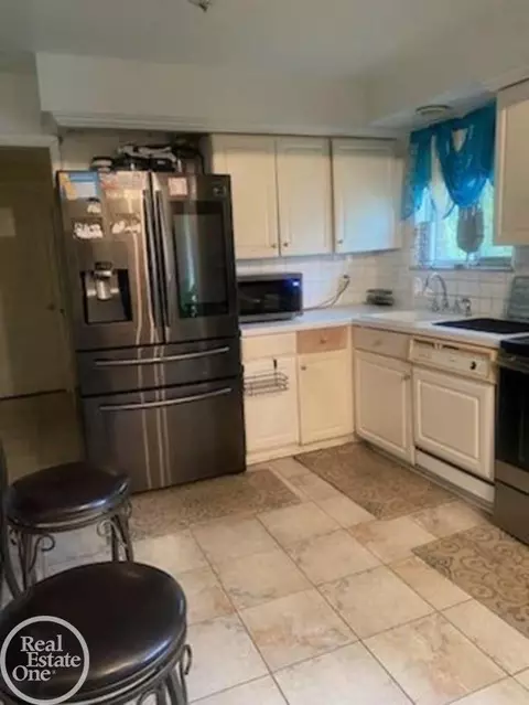 24900 Roxana, Eastpointe, MI 48021 photo 10