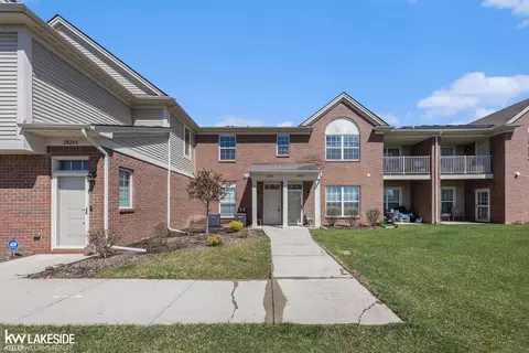 28250 S Pointe #347, New Baltimore, MI 48051
