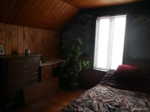 Bedroom - 3545 Seneca Location, Mohawk, MI 49950 photo 8 of 10