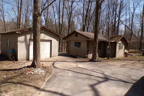 4745 Oakwood, Lake Ann, MI 49650