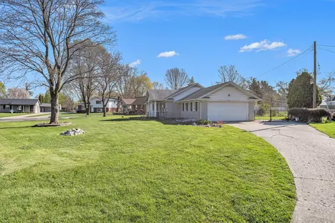 Exterior - 4359 Captains Ln, Flint, MI 48507 photo 5 of 12