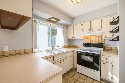 Kitchen - 4359 Captains Ln, Flint, MI 48507 photo 3 of 3