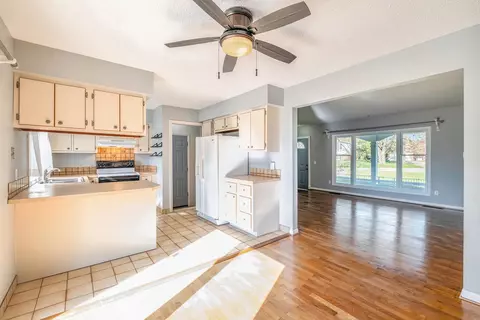Kitchen - 4359 Captains Ln, Flint, MI 48507 photo 2 of 3