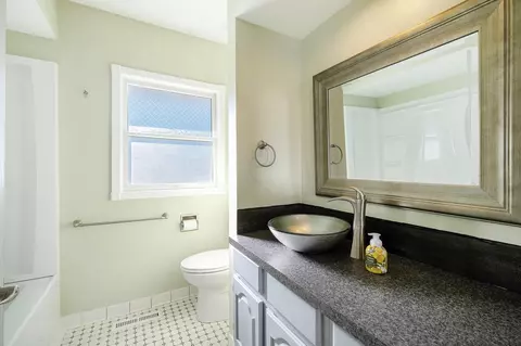 Bath - 4359 Captains Ln, Flint, MI 48507 photo 1 of 2
