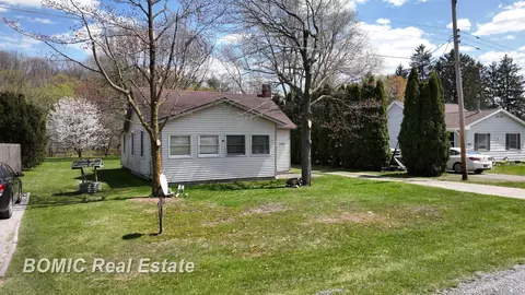 Exterior - 12903 Alma, Burt, MI 48417 photo 4 of 7