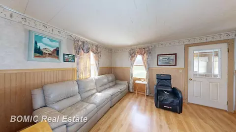 Living - 12903 Alma, Burt, MI 48417 photo 2 of 3