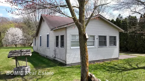 Exterior - 12903 Alma, Burt, MI 48417 photo 3 of 7