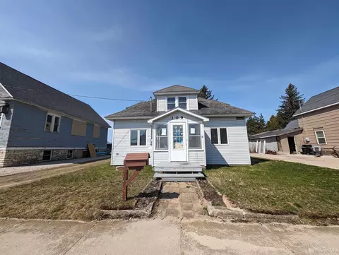 109 N 2nd, Manistique, MI 49854