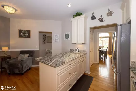 Kitchen - 6354 Queens, Flushing, MI 48433 photo 3 of 4
