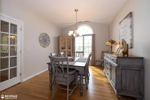 Dining - 6354 Queens, Flushing, MI 48433 photo 2 of 4