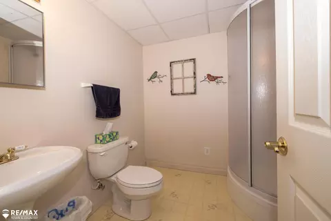 Bath - 6354 Queens, Flushing, MI 48433 photo 8 of 8