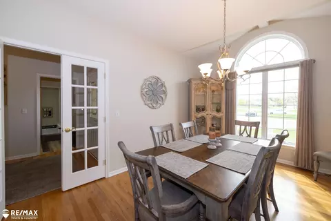 Dining - 6354 Queens, Flushing, MI 48433 photo 3 of 4