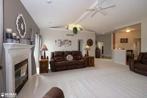 Living - 6354 Queens, Flushing, MI 48433 photo 2 of 2