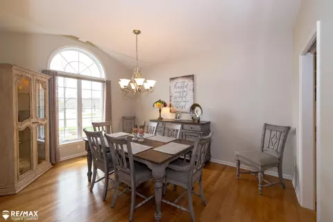 Dining - 6354 Queens, Flushing, MI 48433 photo 1 of 4