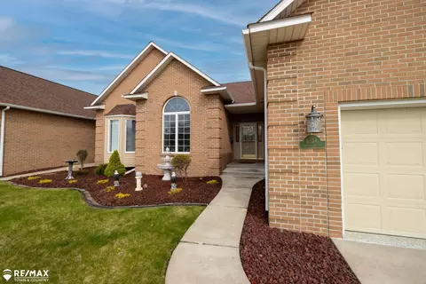 Exterior - 6354 Queens, Flushing, MI 48433 photo 3 of 11