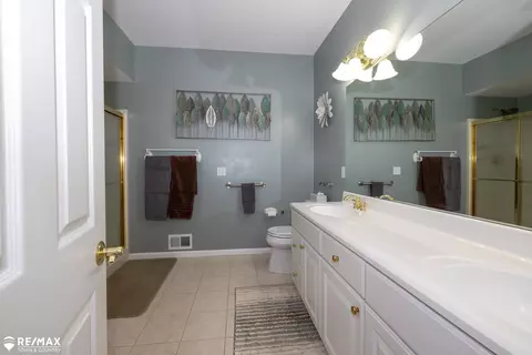 Bath - 6354 Queens, Flushing, MI 48433 photo 1 of 8