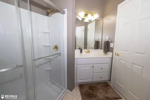 Bath - 6354 Queens, Flushing, MI 48433 photo 7 of 8
