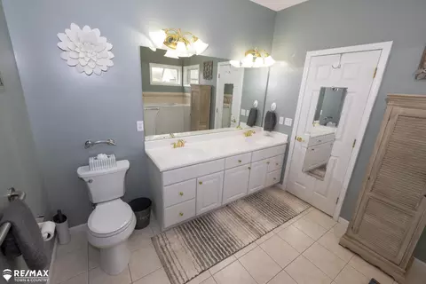 Bath - 6354 Queens, Flushing, MI 48433 photo 2 of 8