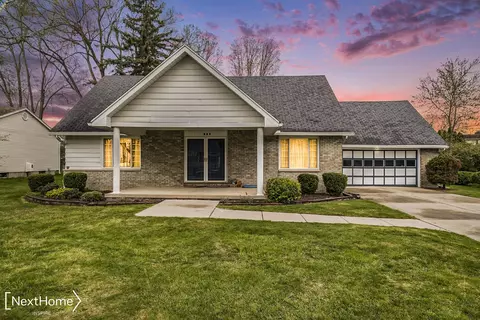 223 Cedarwood, Flushing, MI 48433