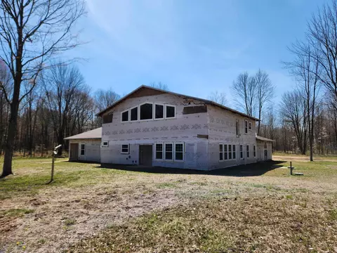 11523 N Lakeside, Shepherd, MI 48883