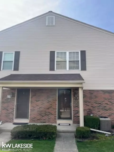 15763 N Franklin UNIT 144  36, Clinton Township, MI 48038