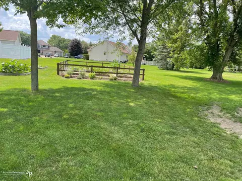Exterior - 2390 Venezia, Davison, MI 48423 photo 6 of 8