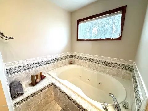 Bath - 2390 Venezia, Davison, MI 48423 photo 2 of 7