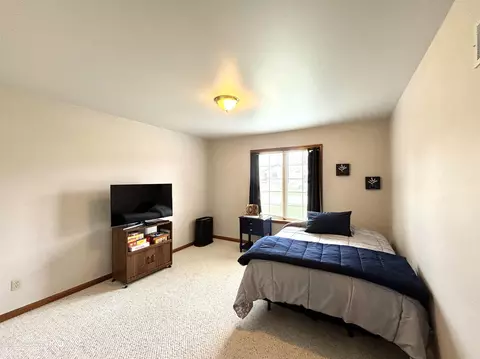 Bedroom - 2390 Venezia, Davison, MI 48423 photo 4 of 7