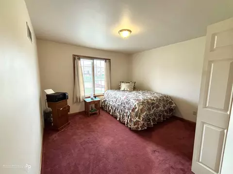 Bedroom - 2390 Venezia, Davison, MI 48423 photo 6 of 7