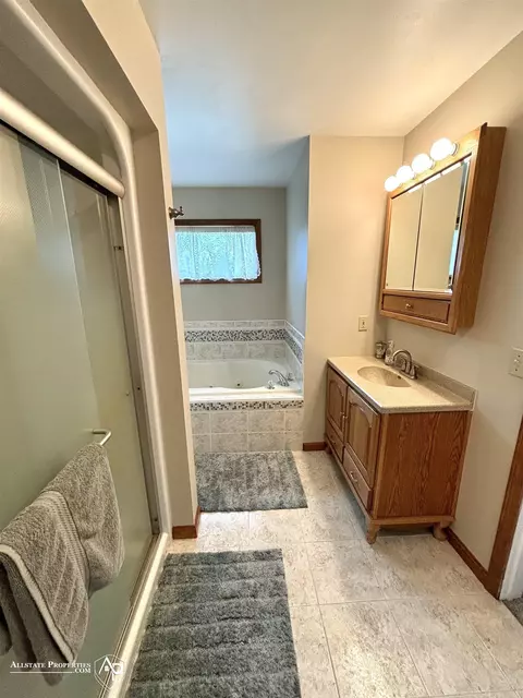 Bath - 2390 Venezia, Davison, MI 48423 photo 1 of 7
