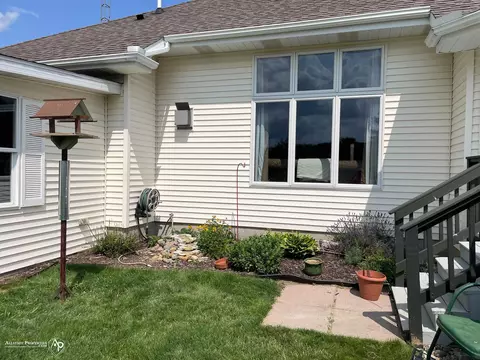 Exterior - 2390 Venezia, Davison, MI 48423 photo 4 of 8