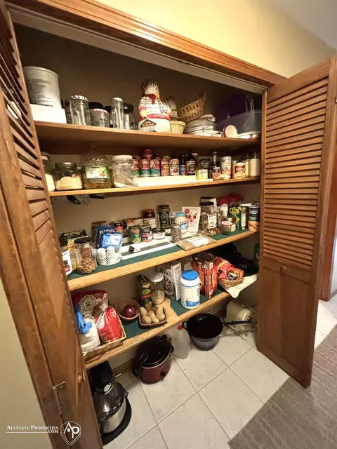 Kitchen - 2390 Venezia, Davison, MI 48423 photo 3 of 4