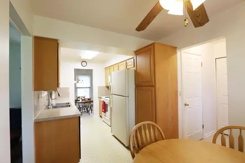 Kitchen - 2506 Redwood, Flushing, MI 48433 photo 2 of 3