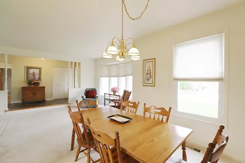 Dining - 2506 Redwood, Flushing, MI 48433 photo 2 of 4