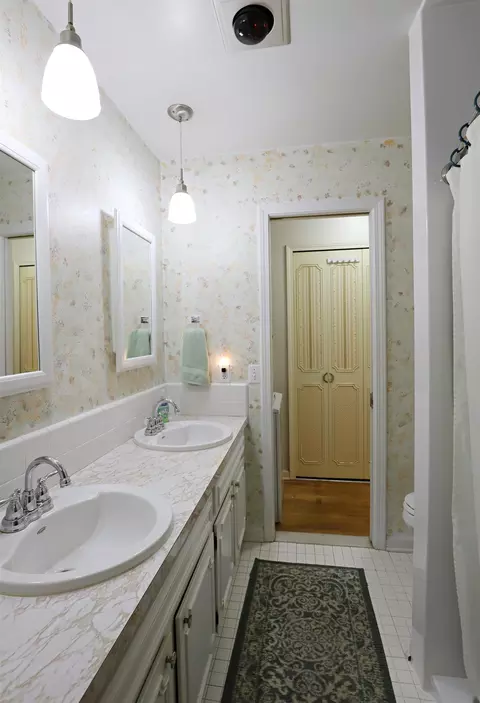 Bath - 2506 Redwood, Flushing, MI 48433 photo 2 of 2