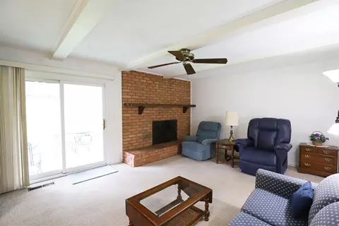 Living - 2506 Redwood, Flushing, MI 48433 photo 2 of 3