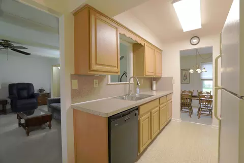 Kitchen - 2506 Redwood, Flushing, MI 48433 photo 1 of 3