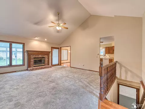 Living - 1712 Fredericks, Monroe, MI 48162 photo 3 of 4