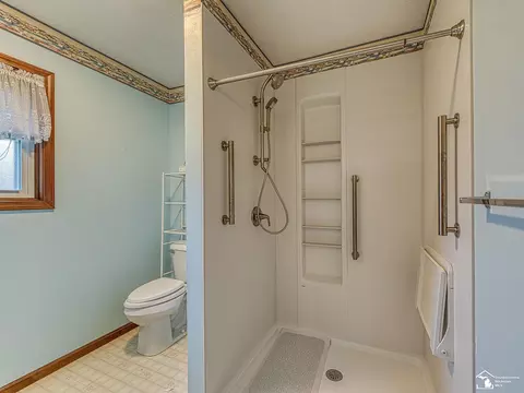 Bath - 1712 Fredericks, Monroe, MI 48162 photo 2 of 3
