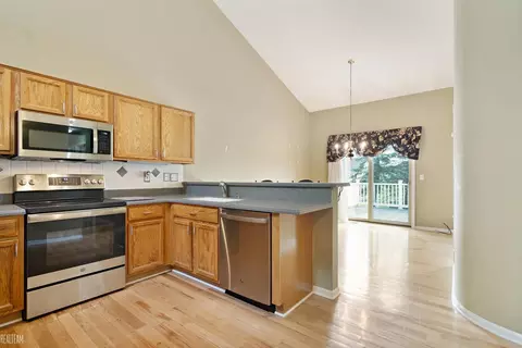 Kitchen - 46492 Imperial, Macomb, MI 48044 photo 1 of 3