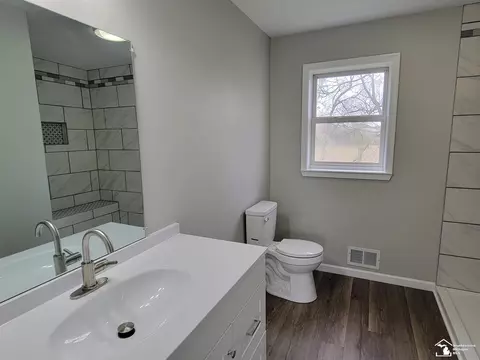 Bath - 2095 Fairview, Monroe, MI 48162 photo 2 of 5