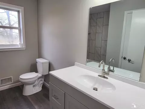 Bath - 2095 Fairview, Monroe, MI 48162 photo 4 of 5