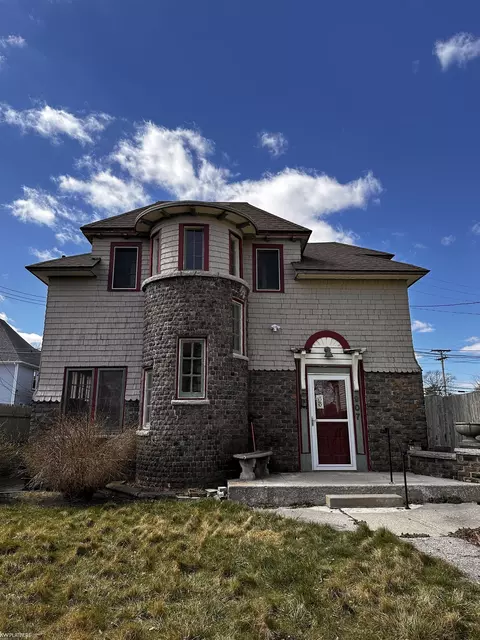 907 Superior, Port Huron, MI 48060